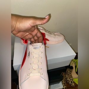 Puma light pink shoe with oversized dark pink bow  size 7c